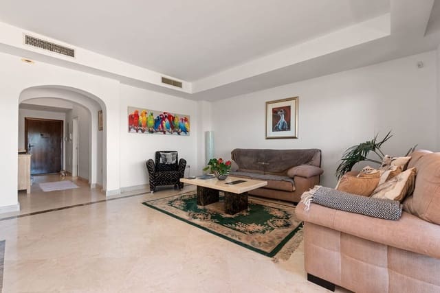 3 quarto Casa em Banda para venda em Estepona com piscina - 445 000 € (Ref: 9239834)