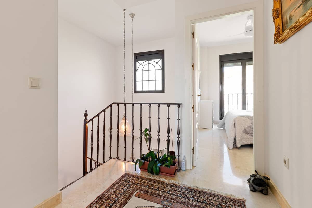 3 quarto Casa em Banda para venda em Estepona com piscina - 445 000 € (Ref: 9239834)