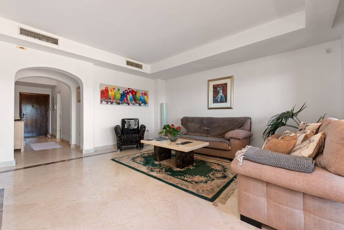 3 quarto Casa em Banda para venda em Estepona com piscina - 445 000 € (Ref: 9239834)