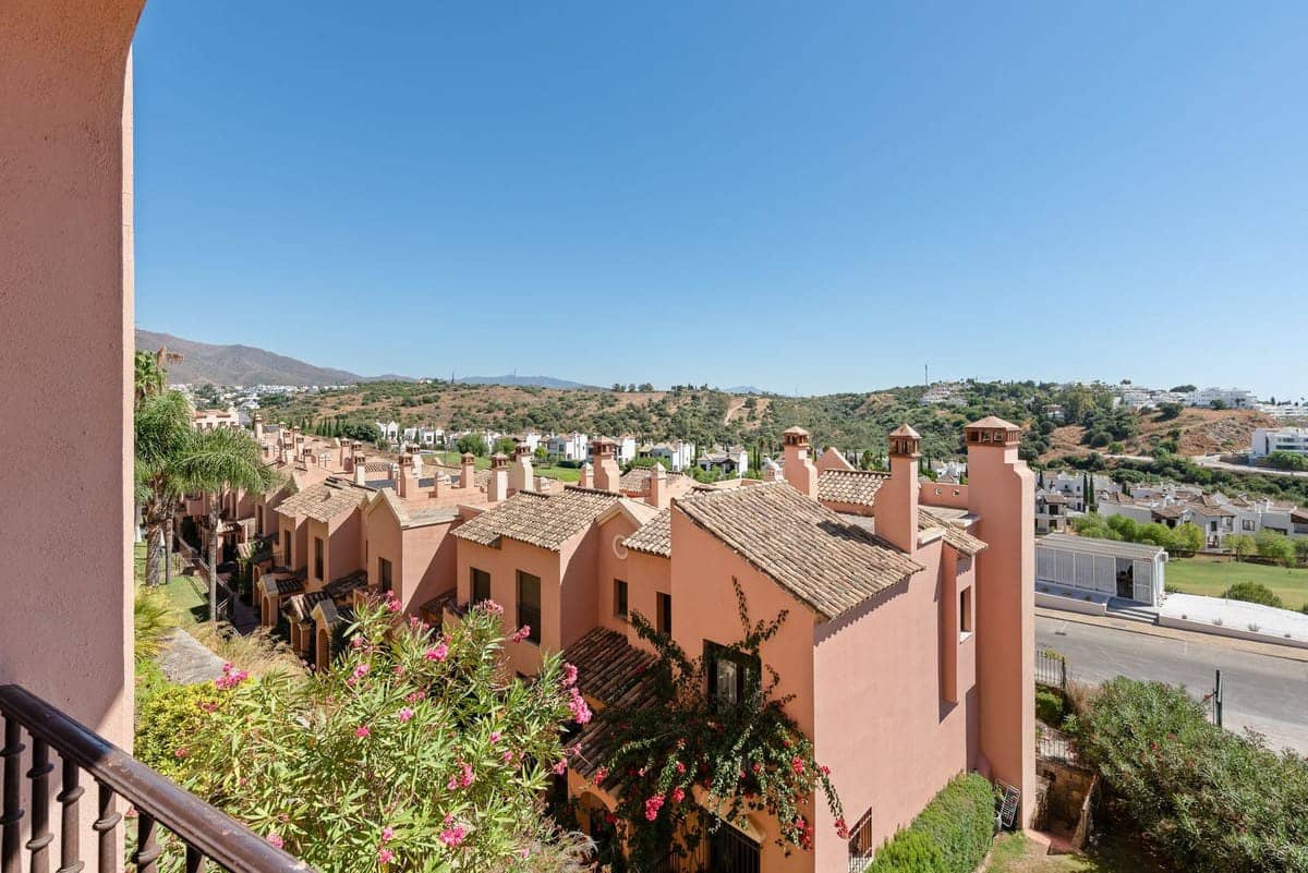 3 quarto Casa em Banda para venda em Estepona com piscina - 445 000 € (Ref: 9239834)