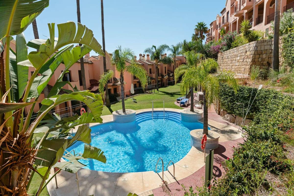 3 quarto Casa em Banda para venda em Estepona com piscina - 445 000 € (Ref: 9239834)