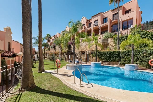 3 quarto Casa em Banda para venda em Estepona com piscina - 445 000 € (Ref: 9239834)