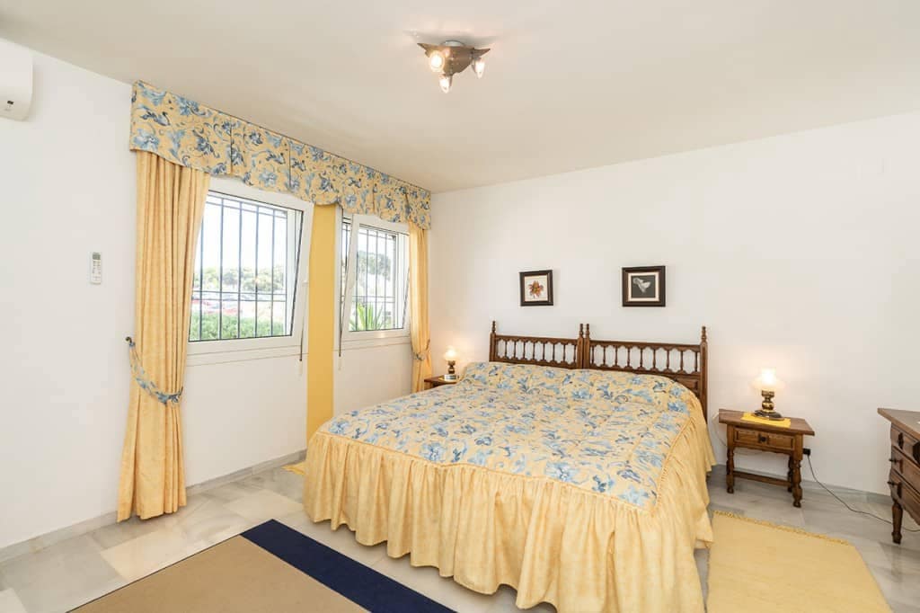 2 soverom Leilighet til salgs i Calahonda med svømmebasseng - € 579 000 (Ref: 9242854)