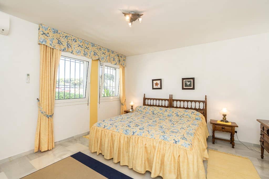 2 soverom Leilighet til salgs i Calahonda med svømmebasseng - € 579 000 (Ref: 9242854)