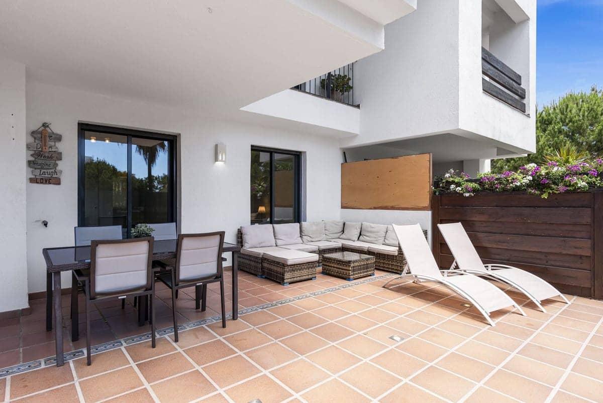 2 bedroom Apartment for sale in Mijas Costa with pool - € 385,000 (Ref: 9242859)