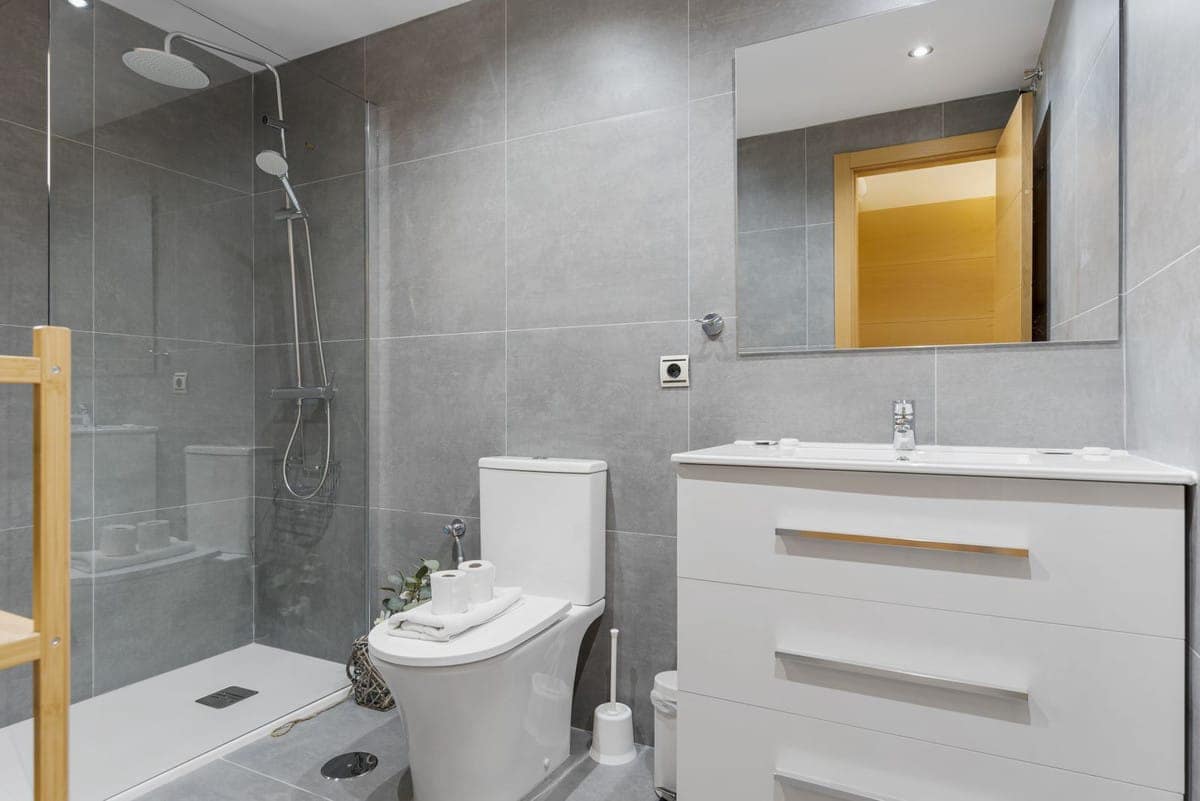 2 bedroom Apartment for sale in Mijas Costa with pool - € 385,000 (Ref: 9242859)