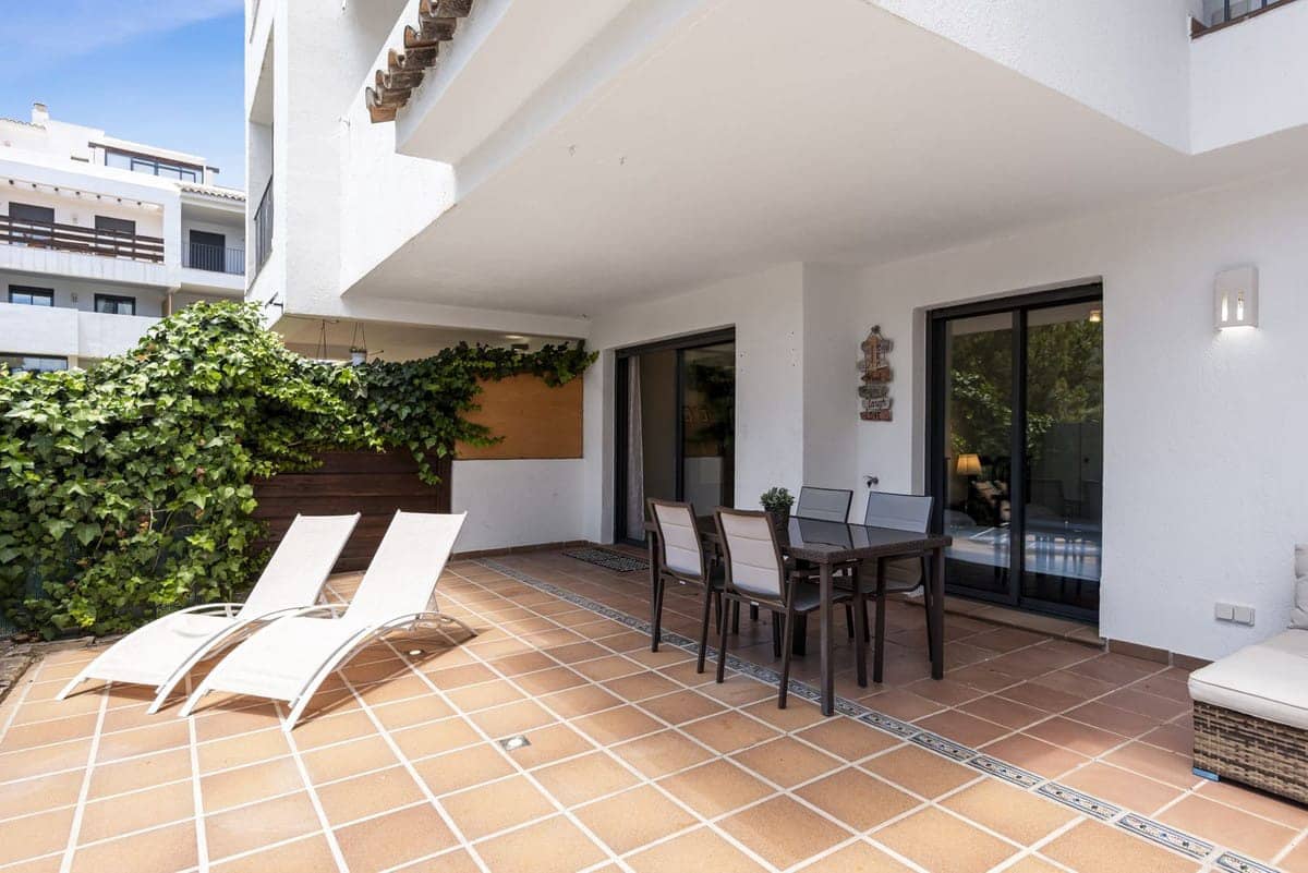 2 bedroom Apartment for sale in Mijas Costa with pool - € 385,000 (Ref: 9242859)