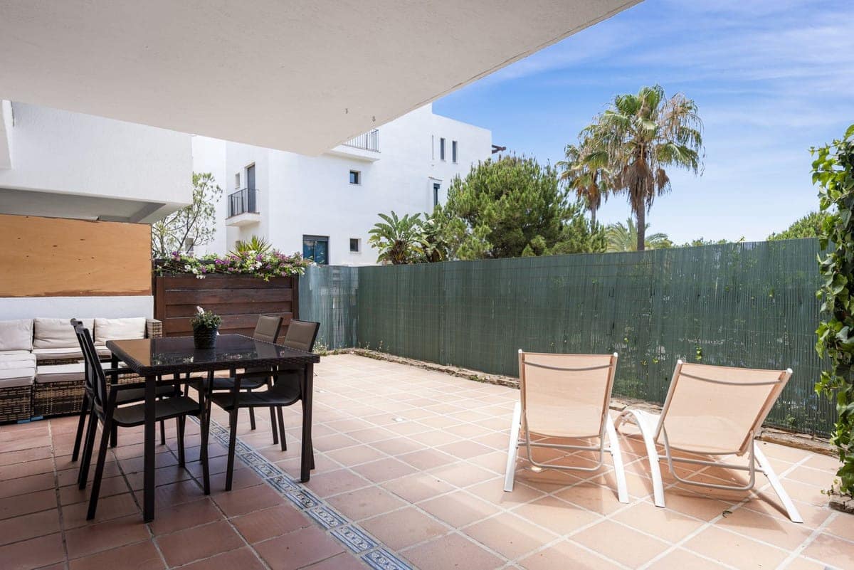 2 bedroom Apartment for sale in Mijas Costa with pool - € 385,000 (Ref: 9242859)