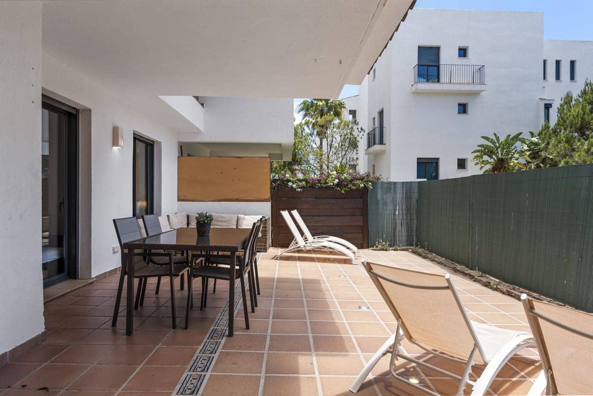 2 bedroom Apartment for sale in Mijas Costa with pool - € 385,000 (Ref: 9242859)