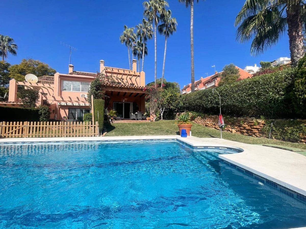 3 chambre Villa/Maison Semi-Mitoyenne à vendre à Mijas Costa avec piscine - 595 000 € (Ref: 9242862)