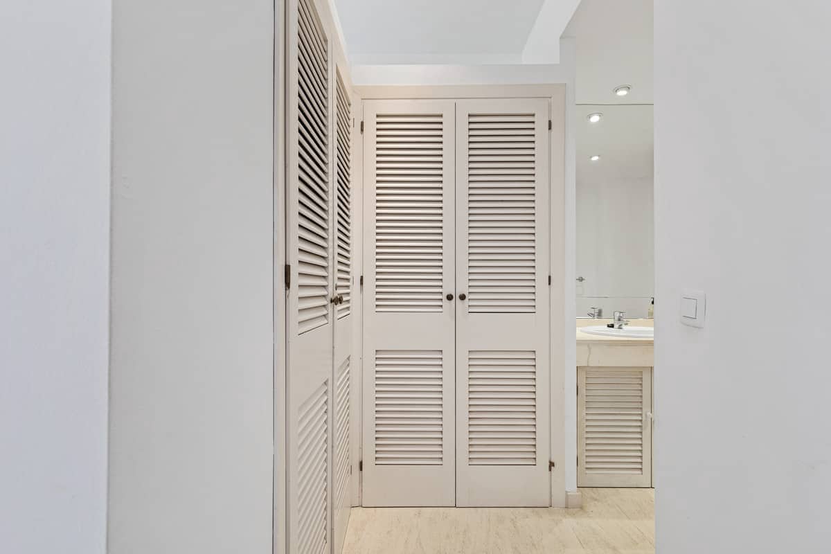 2 bedroom Apartment for sale in Estepona with pool - € 415,000 (Ref: 9276166)