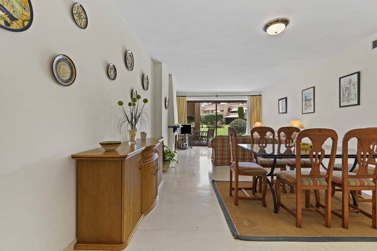 2 bedroom Apartment for sale in Estepona with pool - € 415,000 (Ref: 9276166)