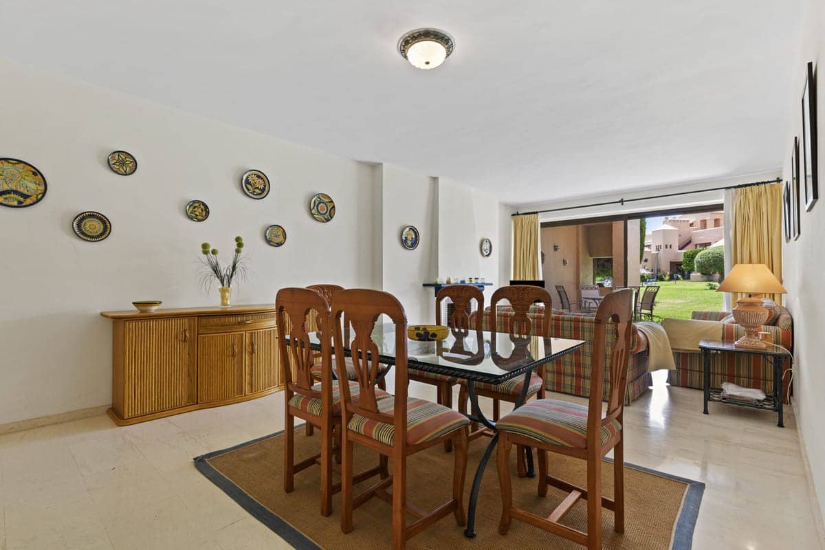 2 bedroom Apartment for sale in Estepona with pool - € 415,000 (Ref: 9276166)