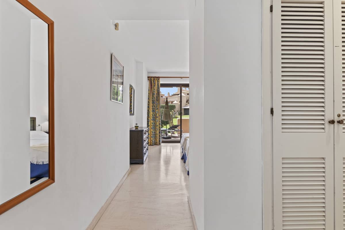 2 bedroom Apartment for sale in Estepona with pool - € 415,000 (Ref: 9276166)