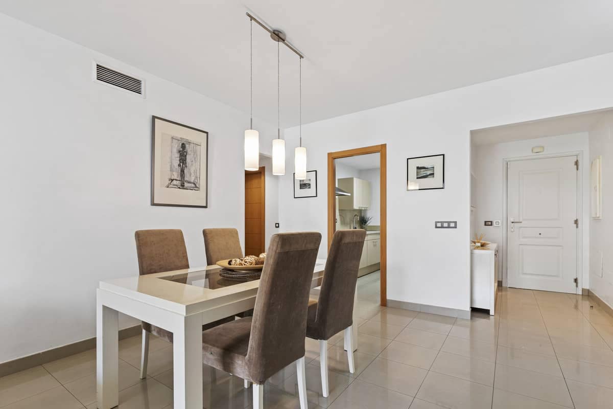 2 bedroom Apartment for sale in El Paraiso with pool - € 435,000 (Ref: 9276167)