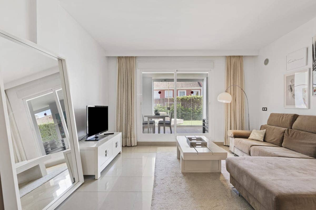 2 bedroom Apartment for sale in El Paraiso with pool - € 435,000 (Ref: 9276167)