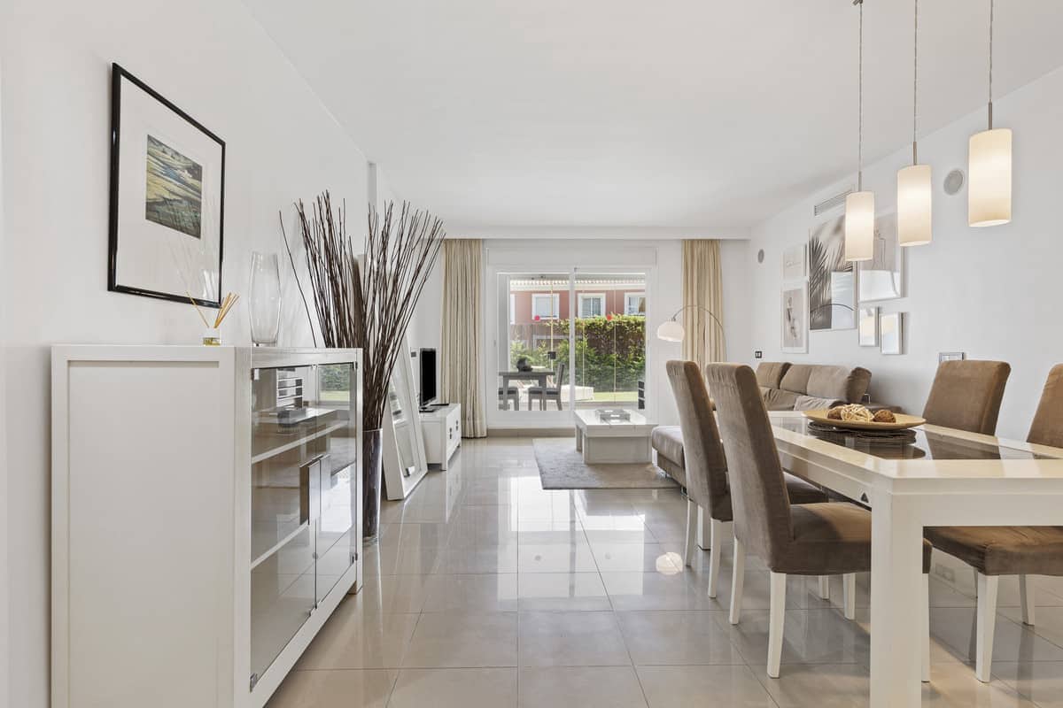 2 bedroom Apartment for sale in El Paraiso with pool - € 435,000 (Ref: 9276167)