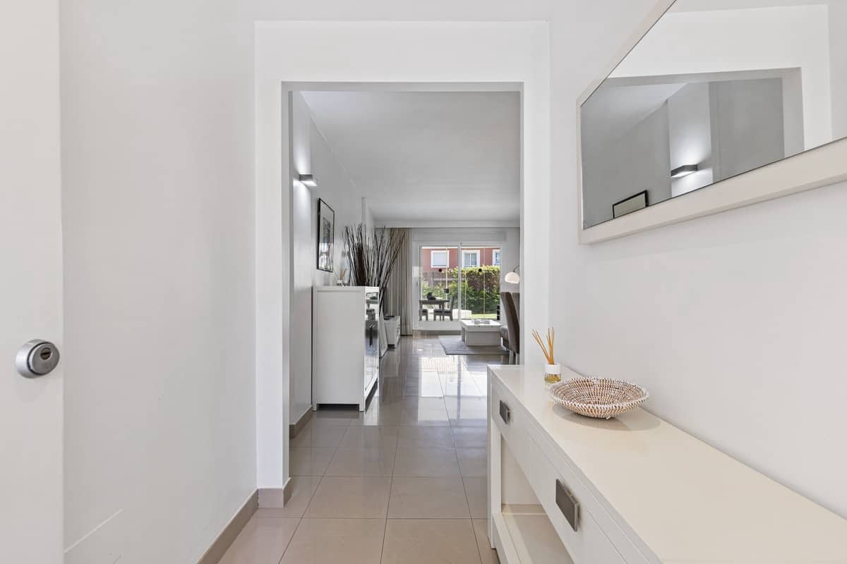 2 bedroom Apartment for sale in El Paraiso with pool - € 435,000 (Ref: 9276167)