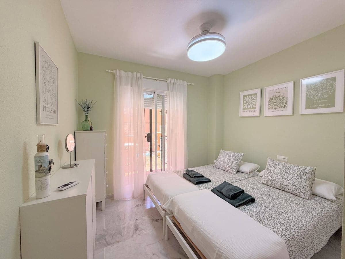 2 chambre Appartement à vendre à La Duquesa / Puerto de la Duquesa avec piscine - 268 000 € (Ref: 9347109)