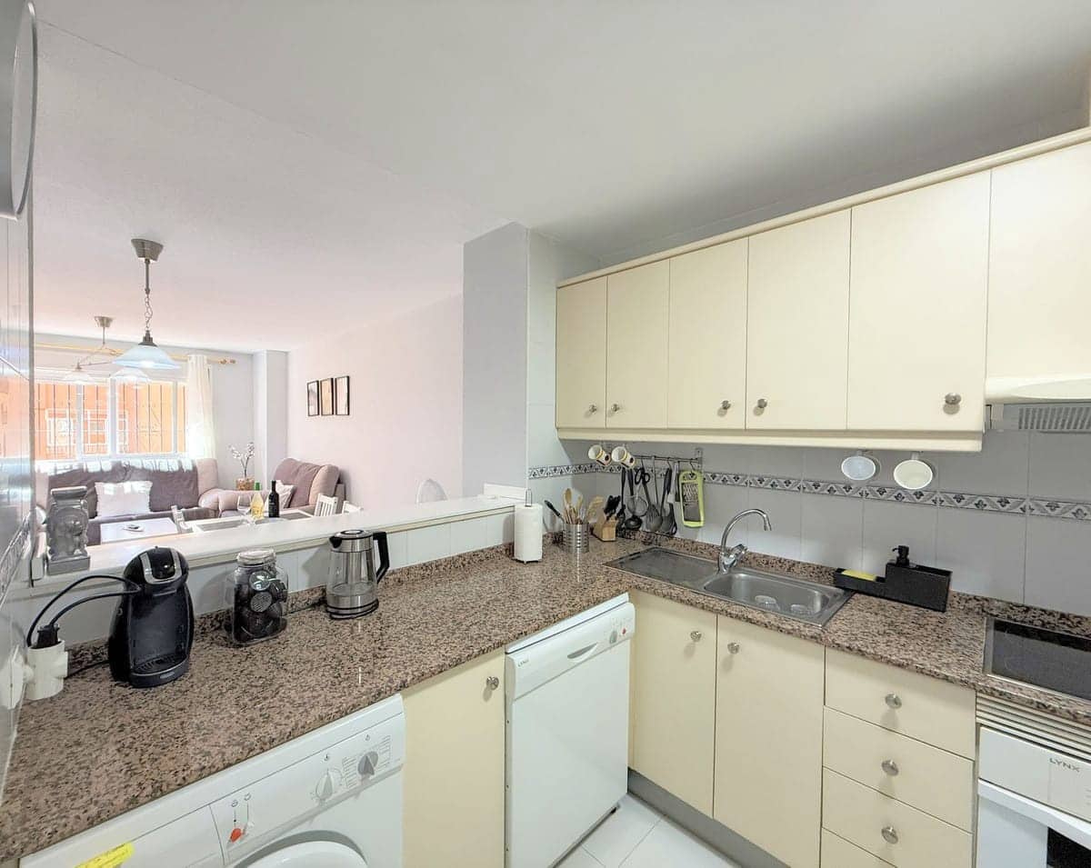 2 chambre Appartement à vendre à La Duquesa / Puerto de la Duquesa avec piscine - 268 000 € (Ref: 9347109)