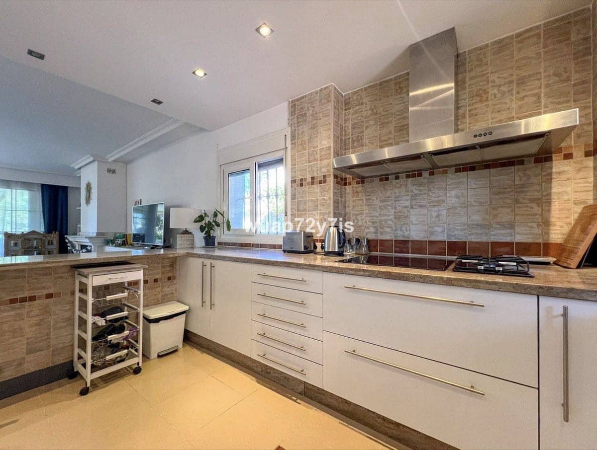 6 soverom Hus til salgs i El Paraiso med svømmebasseng - € 650 000 (Ref: 9347111)