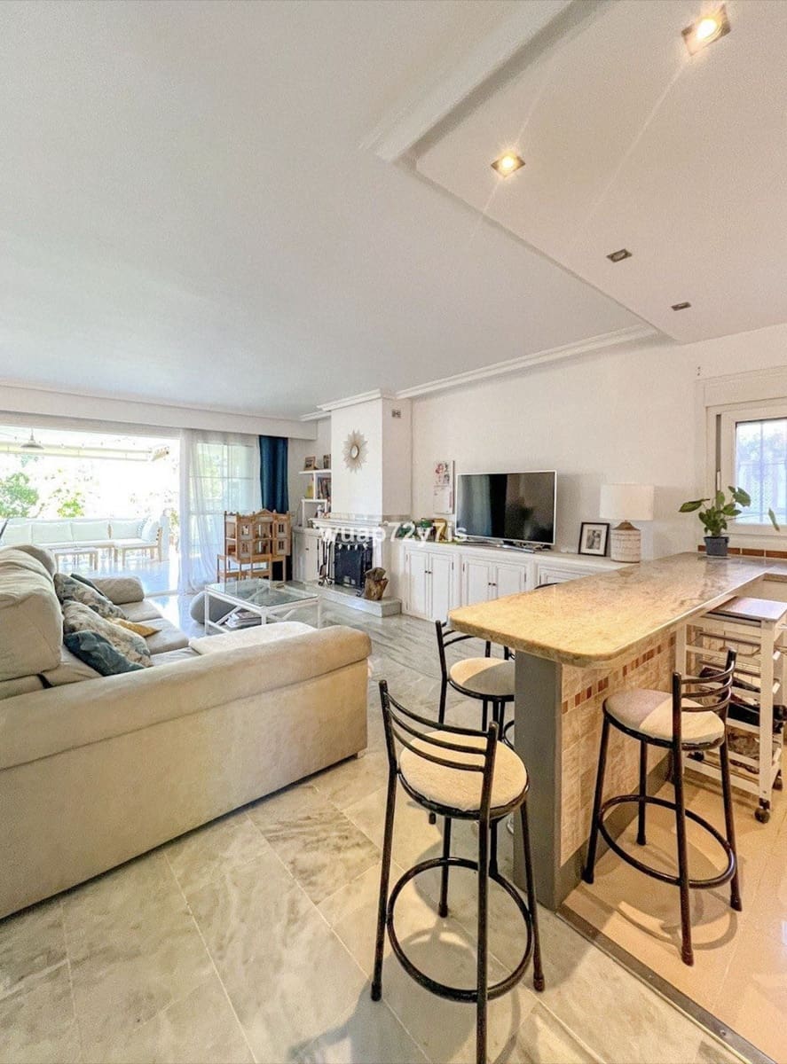 6 soverom Hus til salgs i El Paraiso med svømmebasseng - € 650 000 (Ref: 9347111)