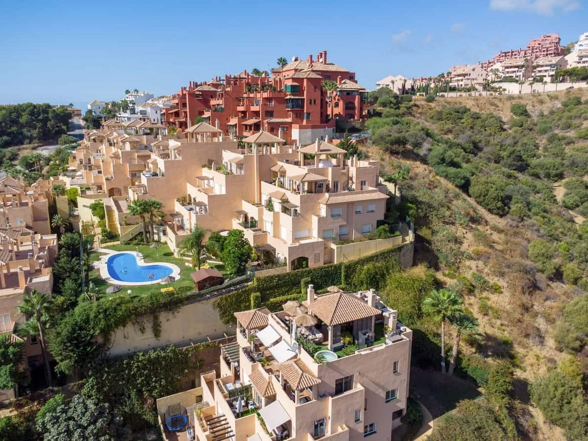 3 quarto Apartamento para venda em Calahonda com piscina - 690 000 € (Ref: 9359059)