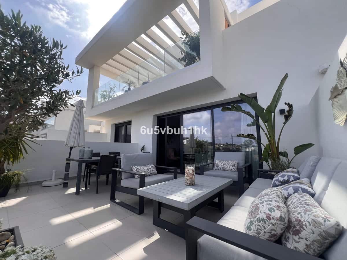 3 soveværelse Lejlighed til salg i Mijas Costa med swimmingpool - € 619.900 (Ref: 9359063)