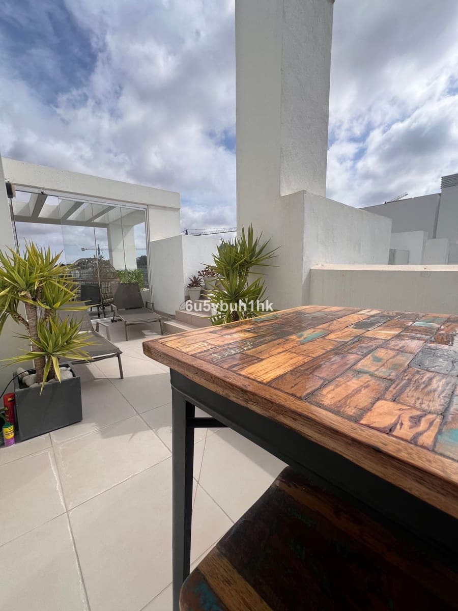 3 soveværelse Lejlighed til salg i Mijas Costa med swimmingpool - € 619.900 (Ref: 9359063)