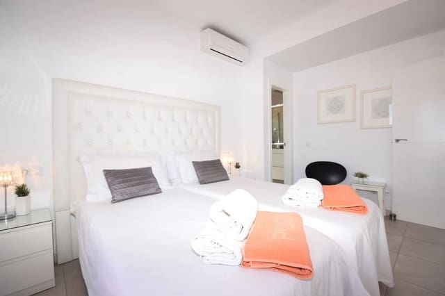 2 bedroom Apartment for sale in La Cala de Mijas, Mijas with pool - € 475,000 (Ref: 9359074)