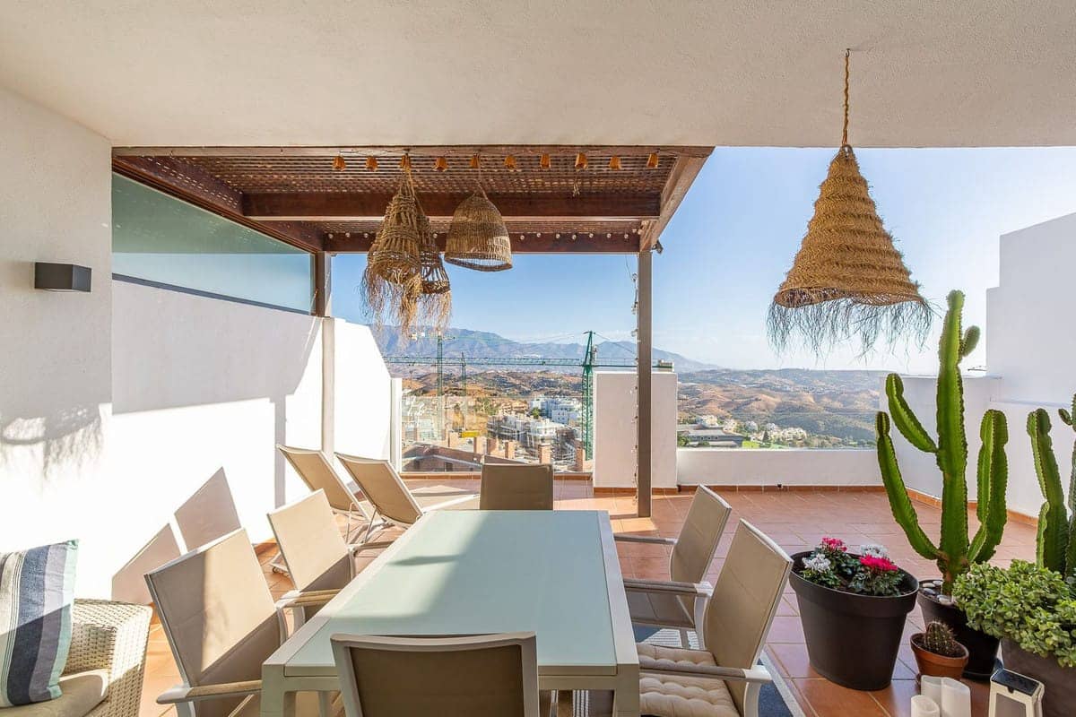 2 bedroom Apartment for sale in La Cala de Mijas with pool - € 425,000 (Ref: 9359079)