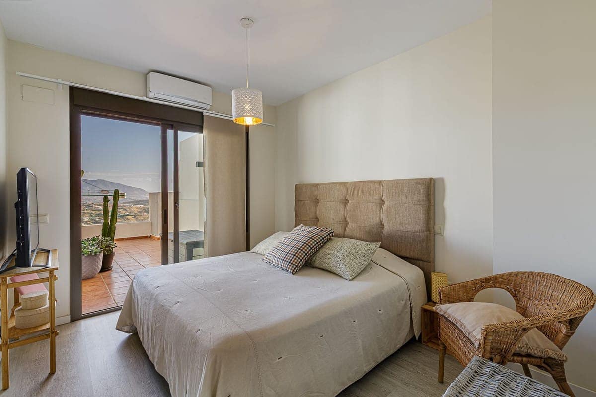 2 bedroom Apartment for sale in La Cala de Mijas with pool - € 425,000 (Ref: 9359079)