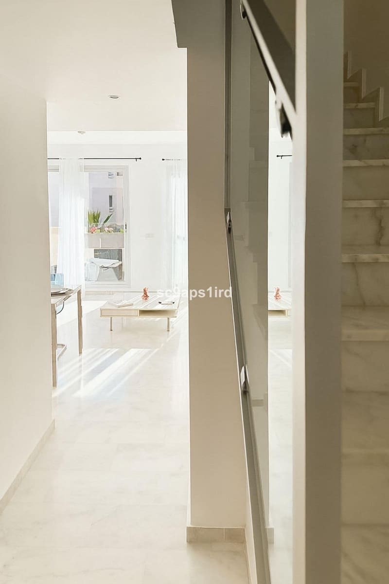 3 bedroom Apartment for sale in Riviera del Sol with pool - € 420,000 (Ref: 9359080)