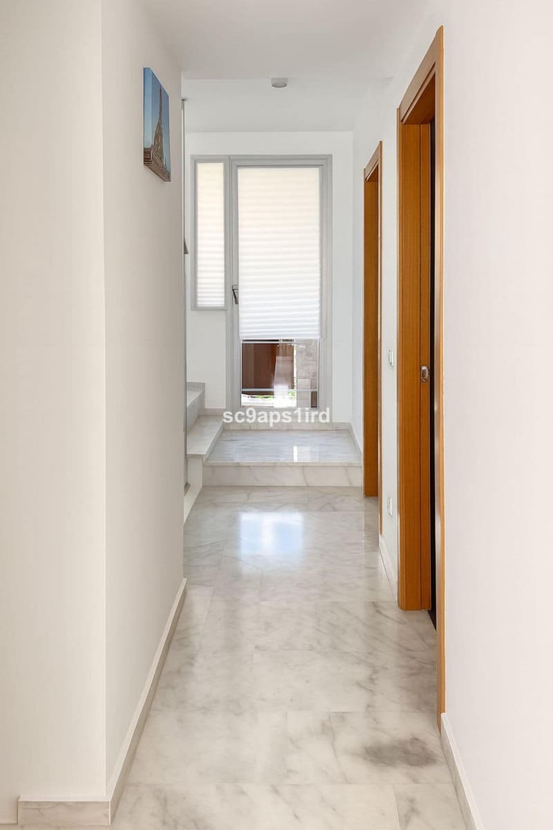 3 bedroom Apartment for sale in Riviera del Sol with pool - € 420,000 (Ref: 9359080)