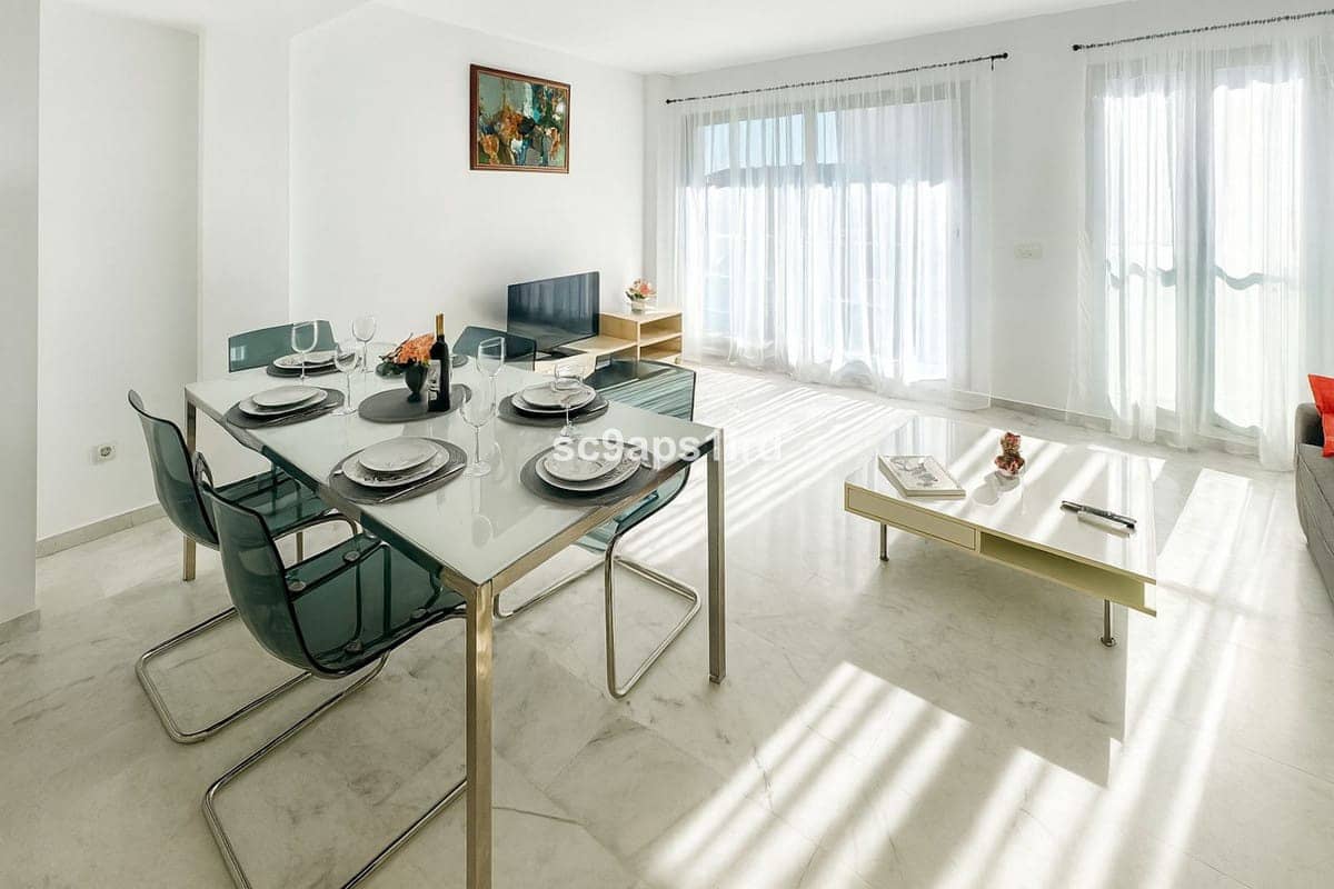 3 bedroom Apartment for sale in Riviera del Sol with pool - € 420,000 (Ref: 9359080)