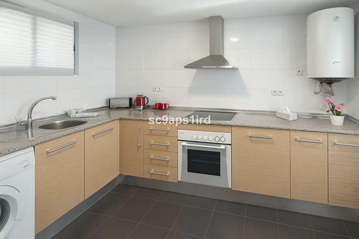 3 bedroom Apartment for sale in Riviera del Sol with pool - € 420,000 (Ref: 9359080)