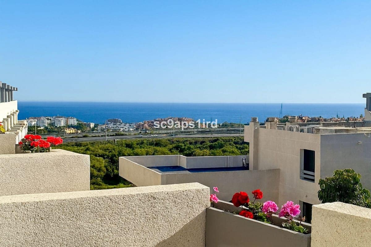 3 bedroom Apartment for sale in Riviera del Sol with pool - € 420,000 (Ref: 9359080)