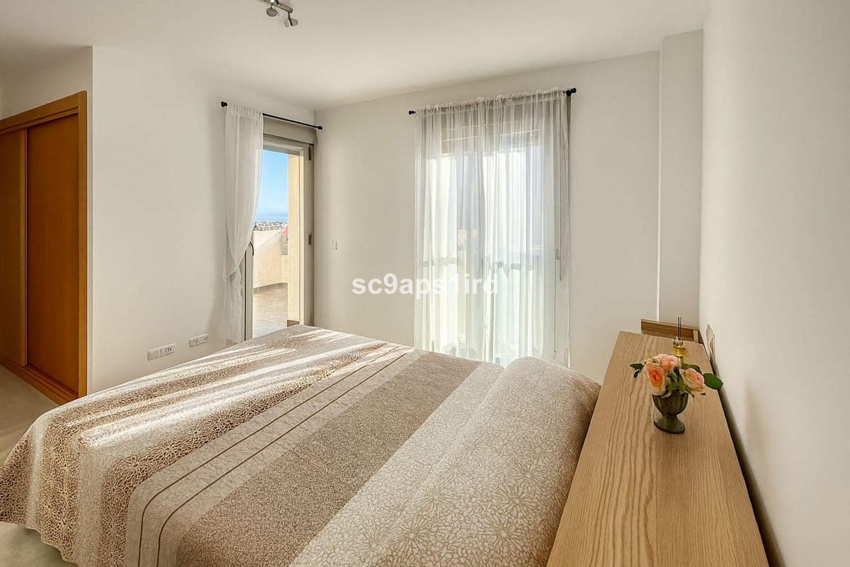 3 bedroom Apartment for sale in Riviera del Sol with pool - € 420,000 (Ref: 9359080)
