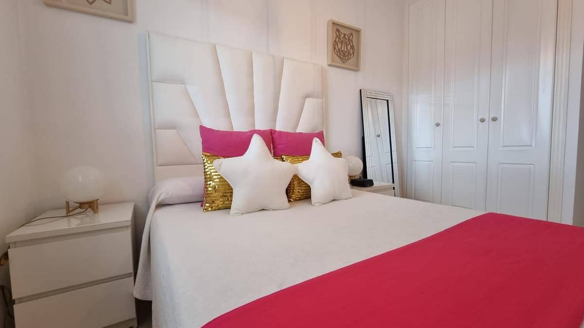 2 makuuhuone Huoneisto myytävänä paikassa San Luis de Sabinillas mukana uima-altaan - 289 000 € (Ref: 9359087)