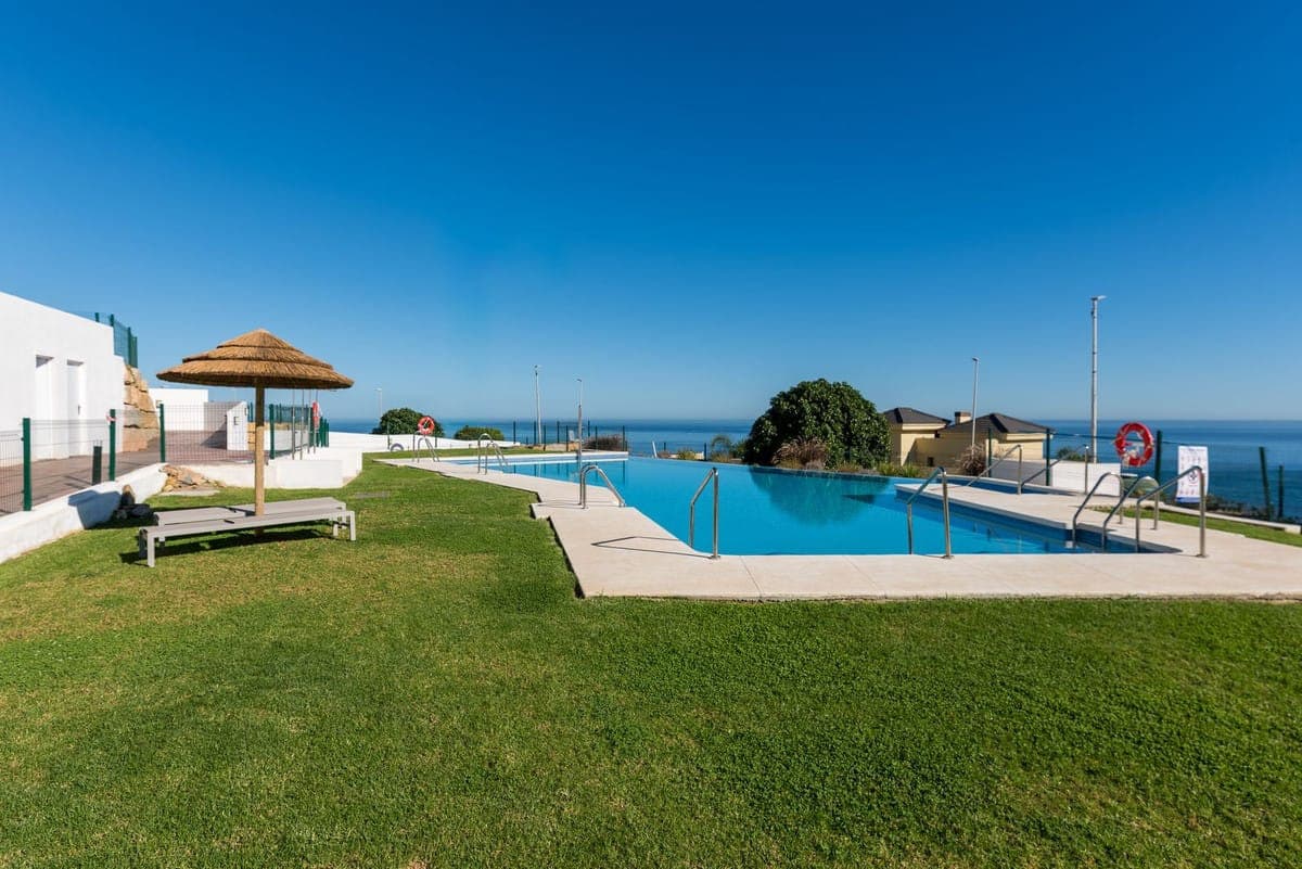 2 bedroom Apartment for sale in Casares with pool - € 649,000 (Ref: 9359088)