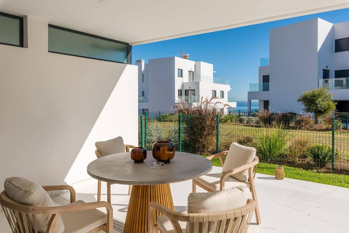 2 bedroom Apartment for sale in Casares with pool - € 649,000 (Ref: 9359088)