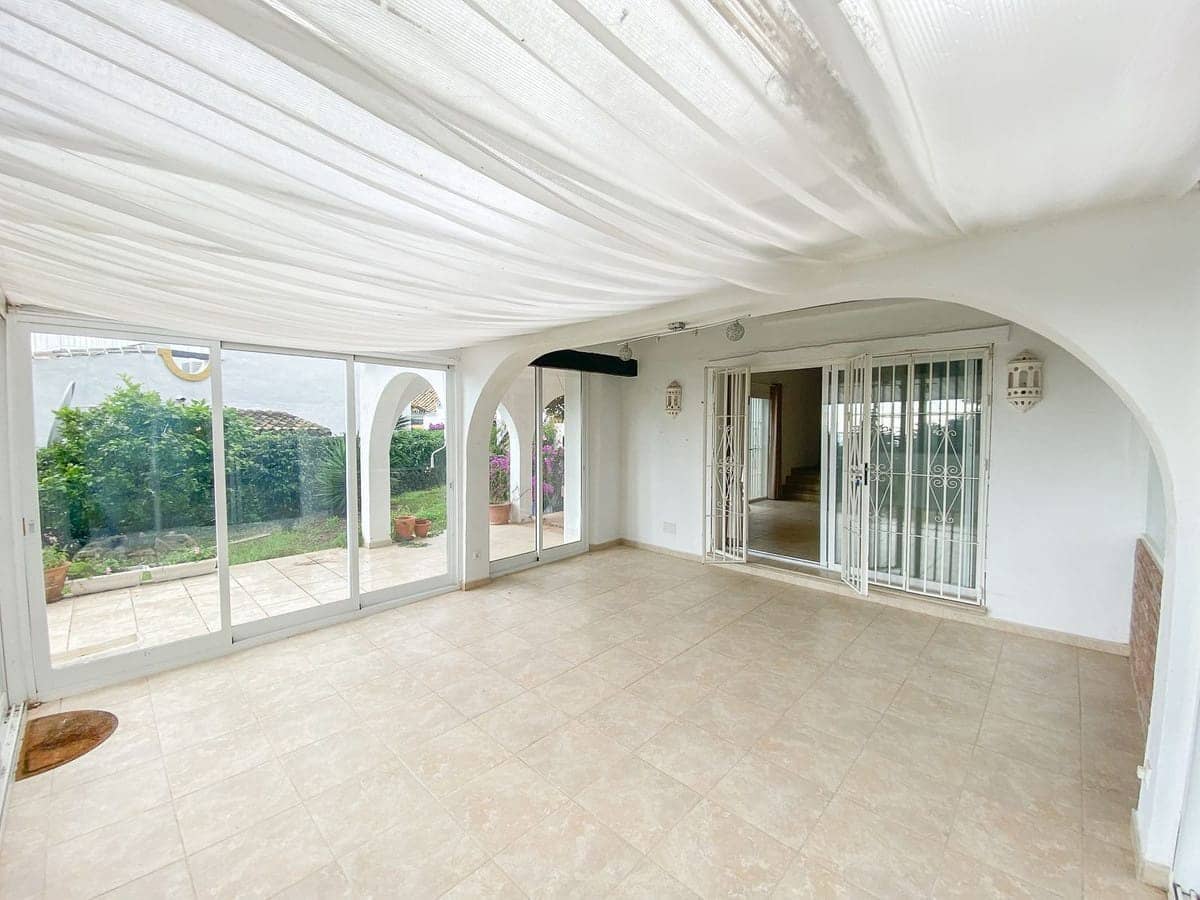 3 soveværelse Villa til salg i Calahonda med swimmingpool - € 690.000 (Ref: 9359094)