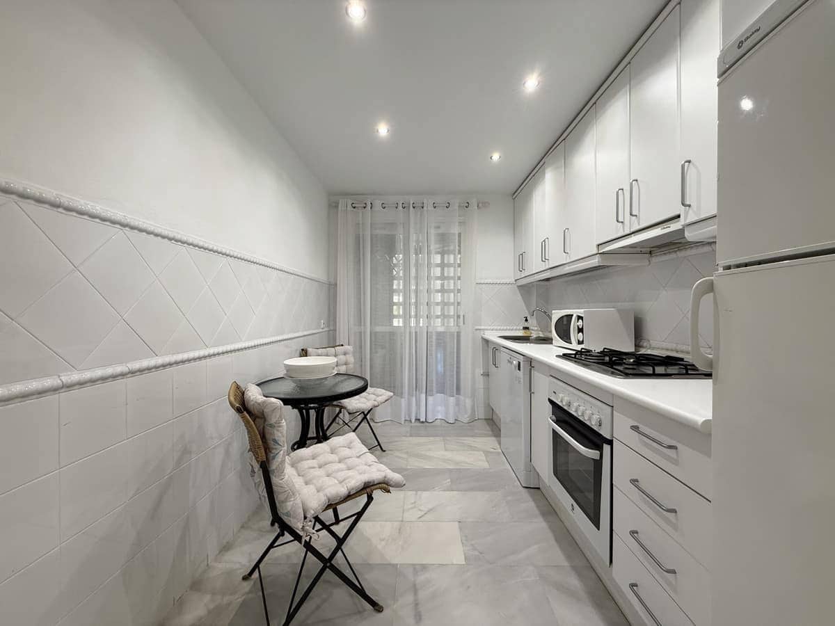 2 sypialnia Apartament na sprzedaż w Guadalmina z basenem - 529 000 € (Ref: 9367456)