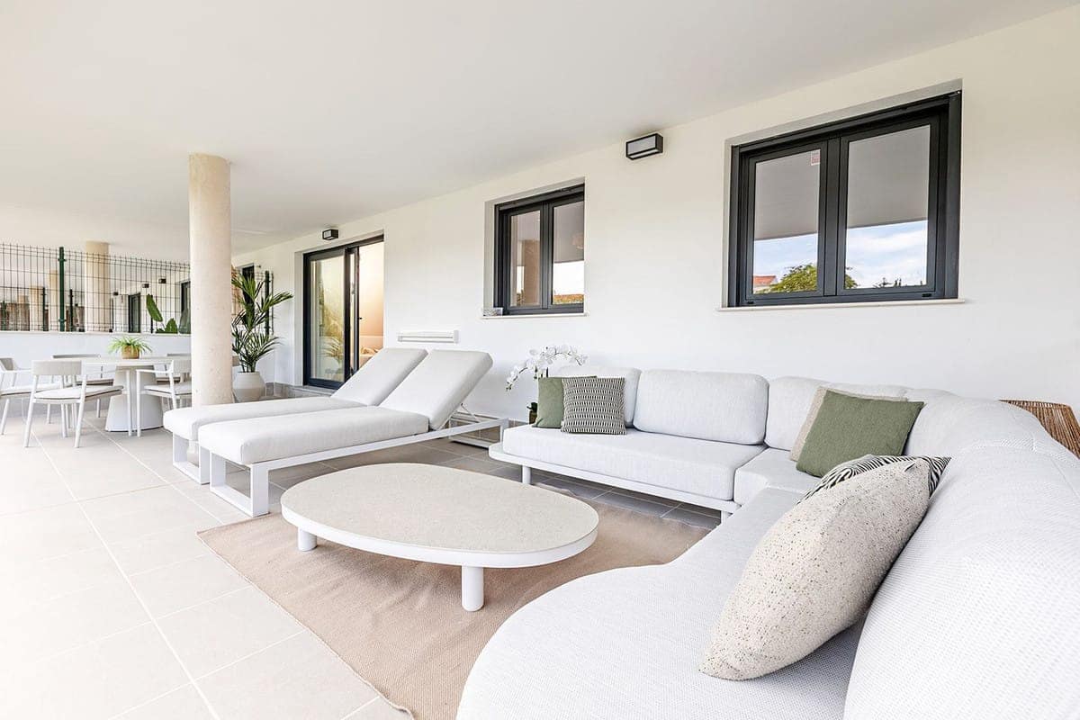 2 Zimmer Apartment zu verkaufen in Estepona mit Pool - 460.000 € (Ref: 9367457)