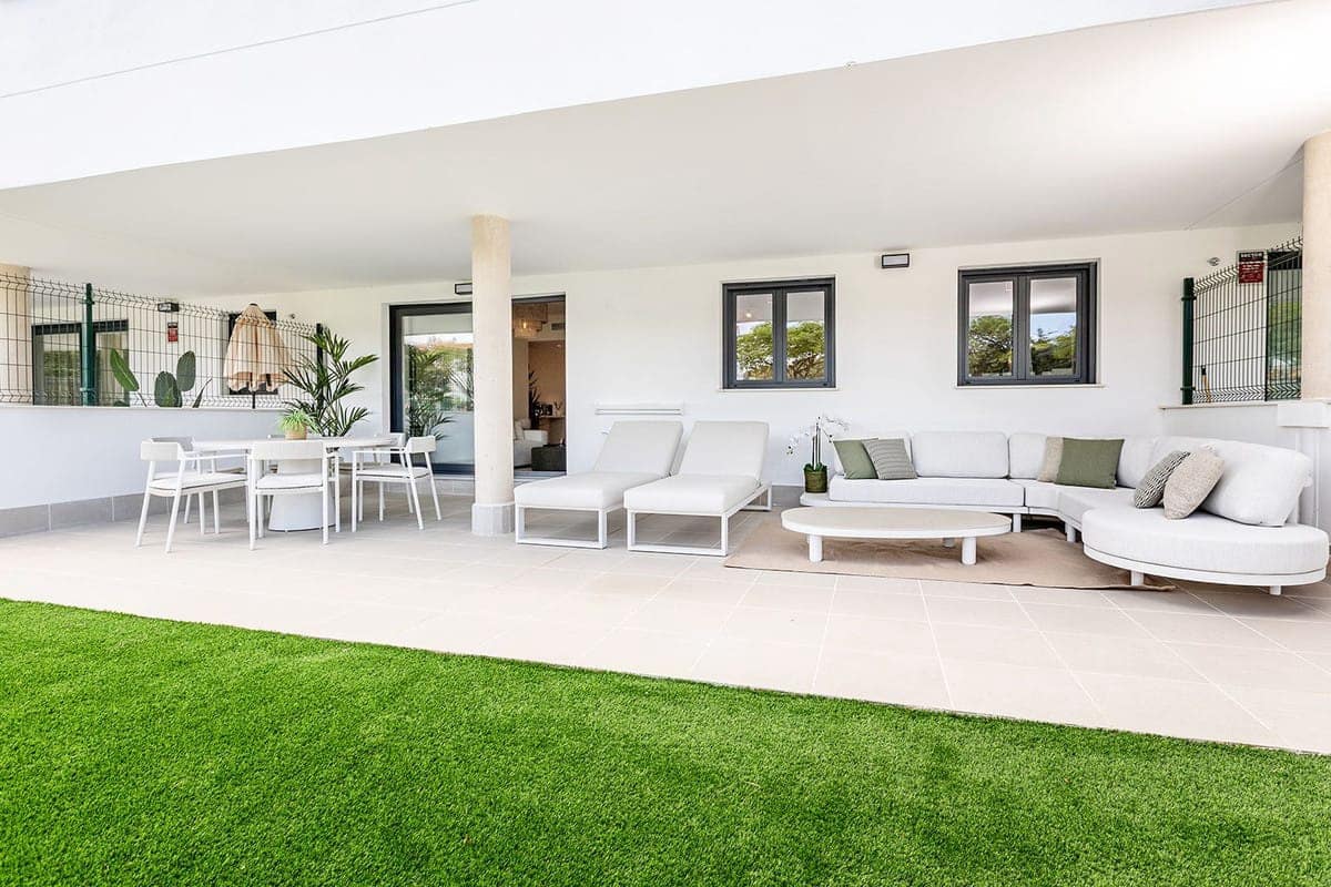 2 Zimmer Apartment zu verkaufen in Estepona mit Pool - 460.000 € (Ref: 9367457)