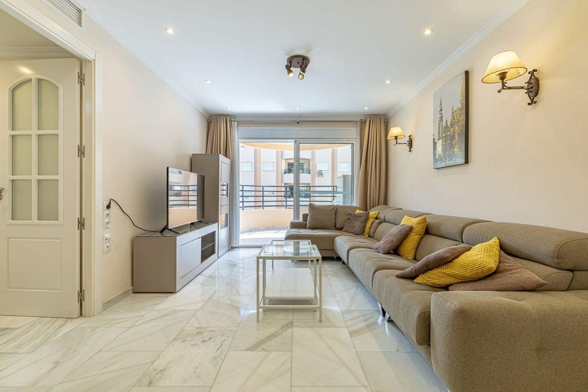 3 bedroom Apartment for sale in Marbella with pool - € 600,000 (Ref: 9382526)