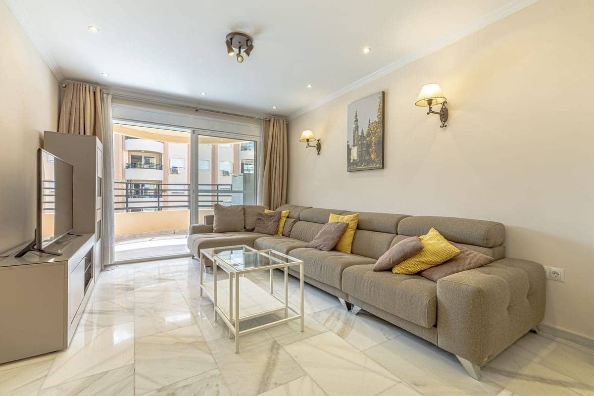 3 bedroom Apartment for sale in Marbella with pool - € 600,000 (Ref: 9382526)