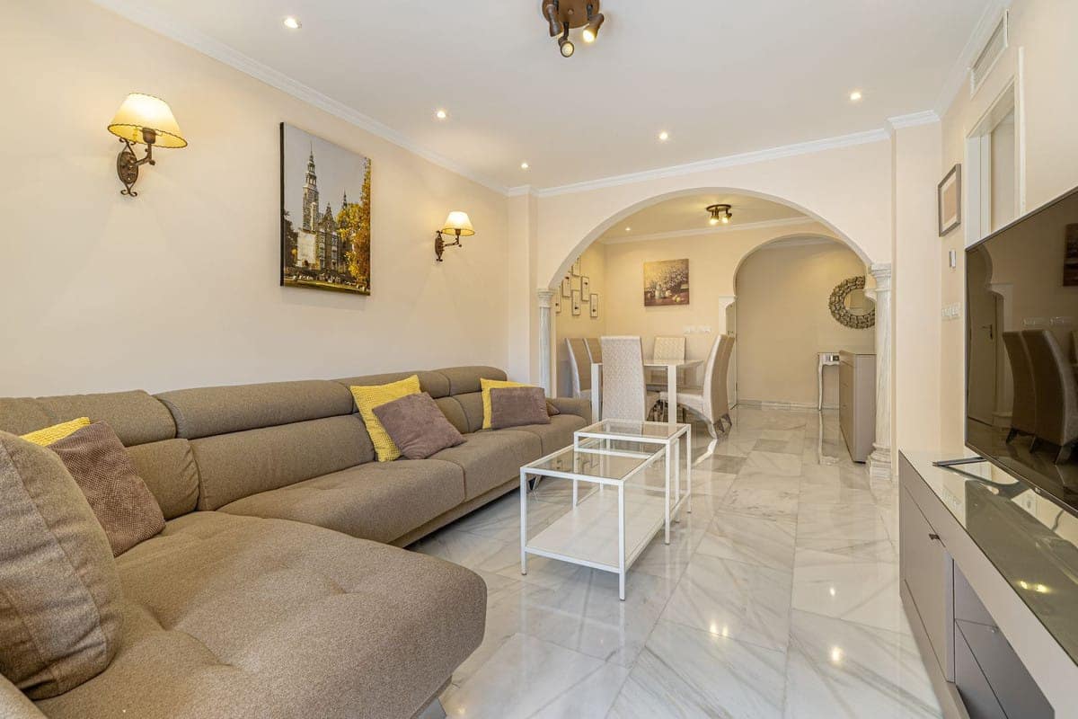 3 bedroom Apartment for sale in Marbella with pool - € 600,000 (Ref: 9382526)