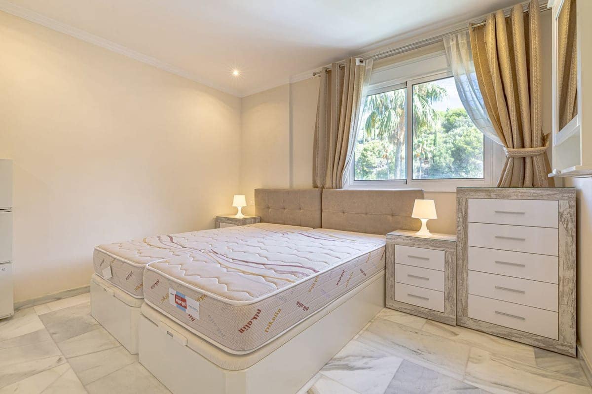 3 bedroom Apartment for sale in Marbella with pool - € 600,000 (Ref: 9382526)