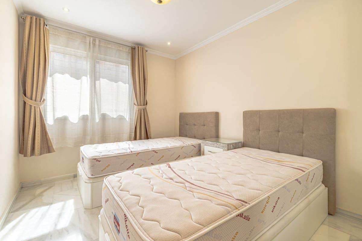 3 bedroom Apartment for sale in Marbella with pool - € 600,000 (Ref: 9382526)